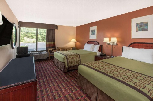 Days Inn by Wyndham Myrtle Beach image 2