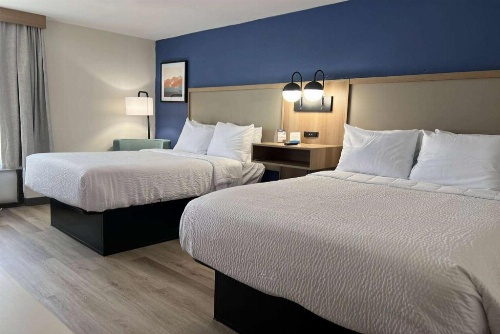 Days Inn by Wyndham Myrtle Beach image 3