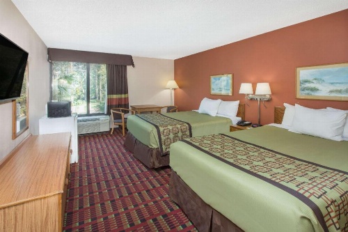 Days Inn by Wyndham Myrtle Beach image 5