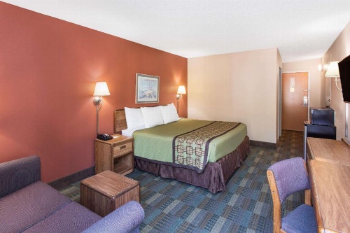Days Inn by Wyndham Myrtle Beach image 6